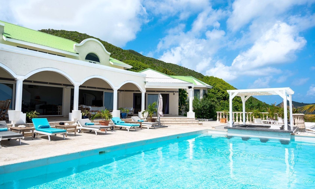 Orient Bay Villa | Beautiful villa with swimming pool and panoramic ocean view, relax!