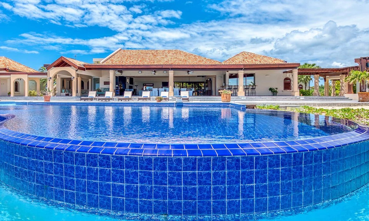 Plum Bay Villa | Casa de la Playa (3/5 Rooms)