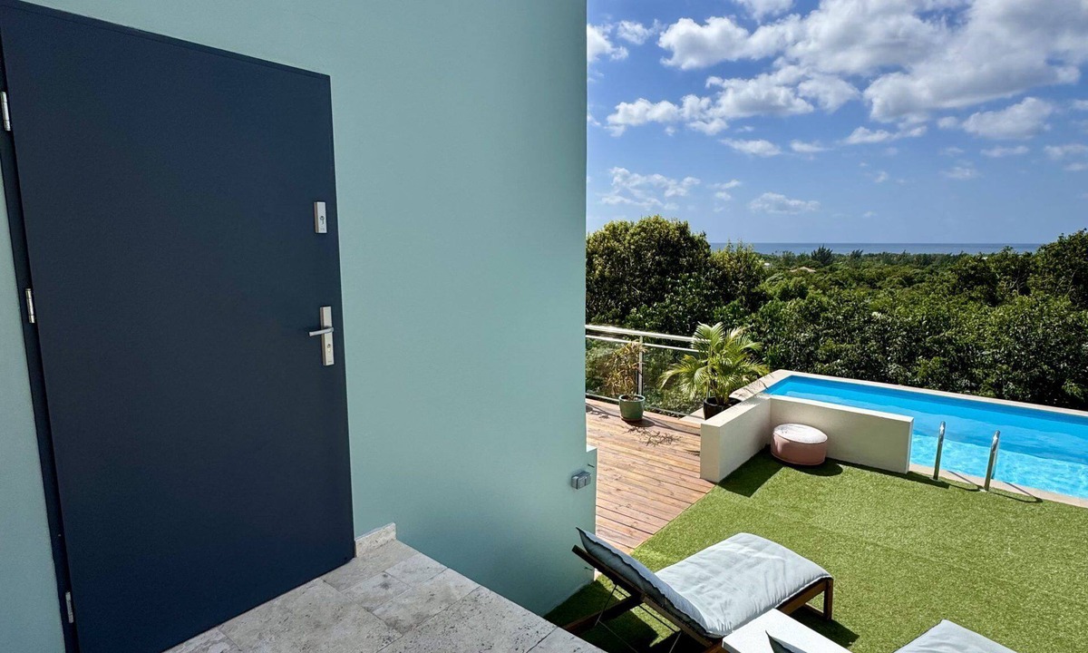 Plum Bay Apartment | Condo Frangipani with seaview in Kombawa Domaine