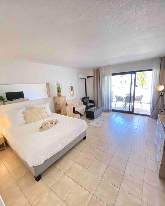 Nettle Bay Apartment | Flamboyant Oasis