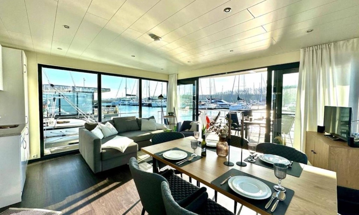 Boltenhagen House | Floating 44 in Boltenhagen - Festliegende Hausboot in der Weißen Wiek