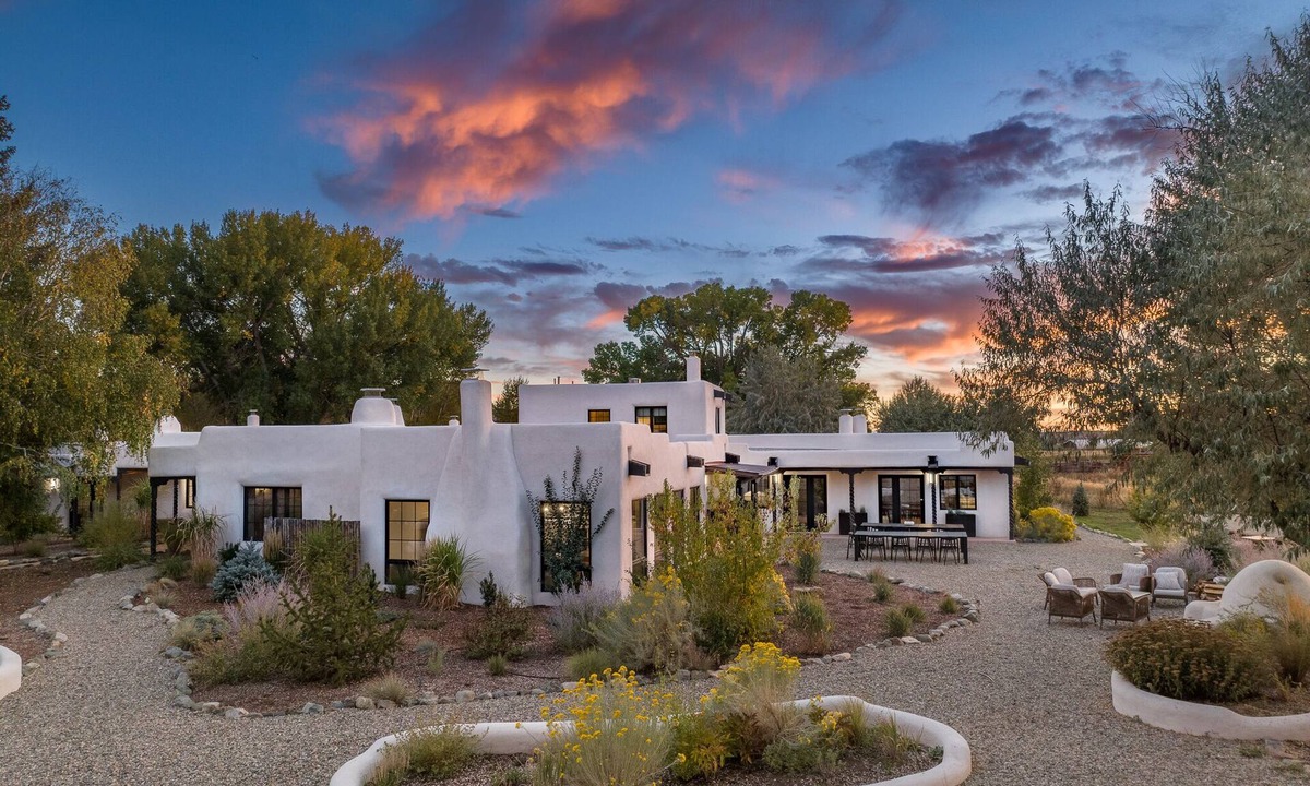 Taos House | Gem Hacienda-Taos-Luxe Home-9 bedrooms-Sleeps 30-Book Now!