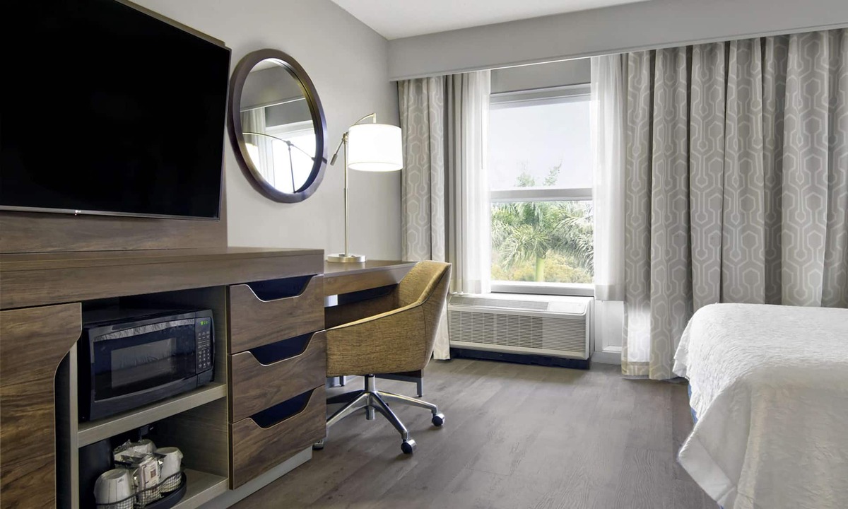 River Oaks Hotel | Hampton Inn Ft. Lauderdale Airport North Cruise Port