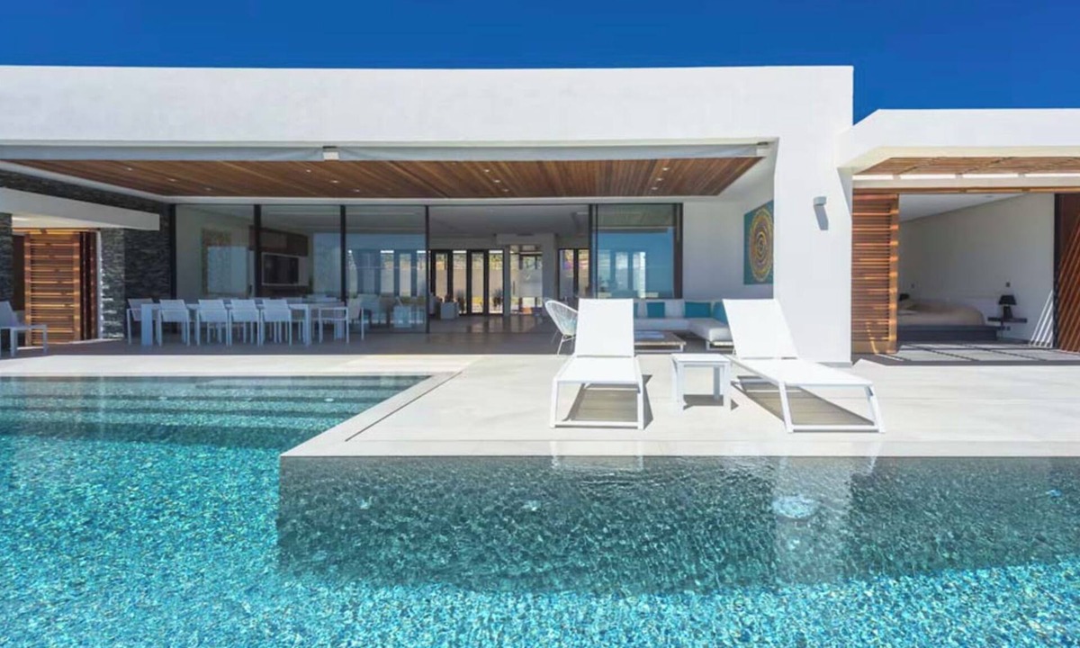 Orient Bay Villa | Luxury 5-Bedroom Villa Ô with Infinity Pool and Stunning Sea View