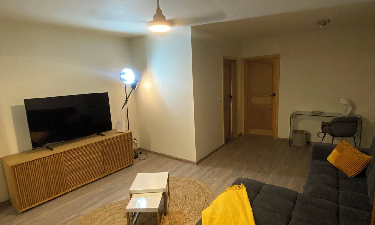 Concordia Apartment | Modern Cozy Condo - Central Location - Near Shops & Beaches