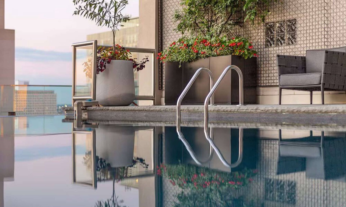 Logan Square Hotel | Philly Skyline Stay with Rooftop Pool + Kitchen