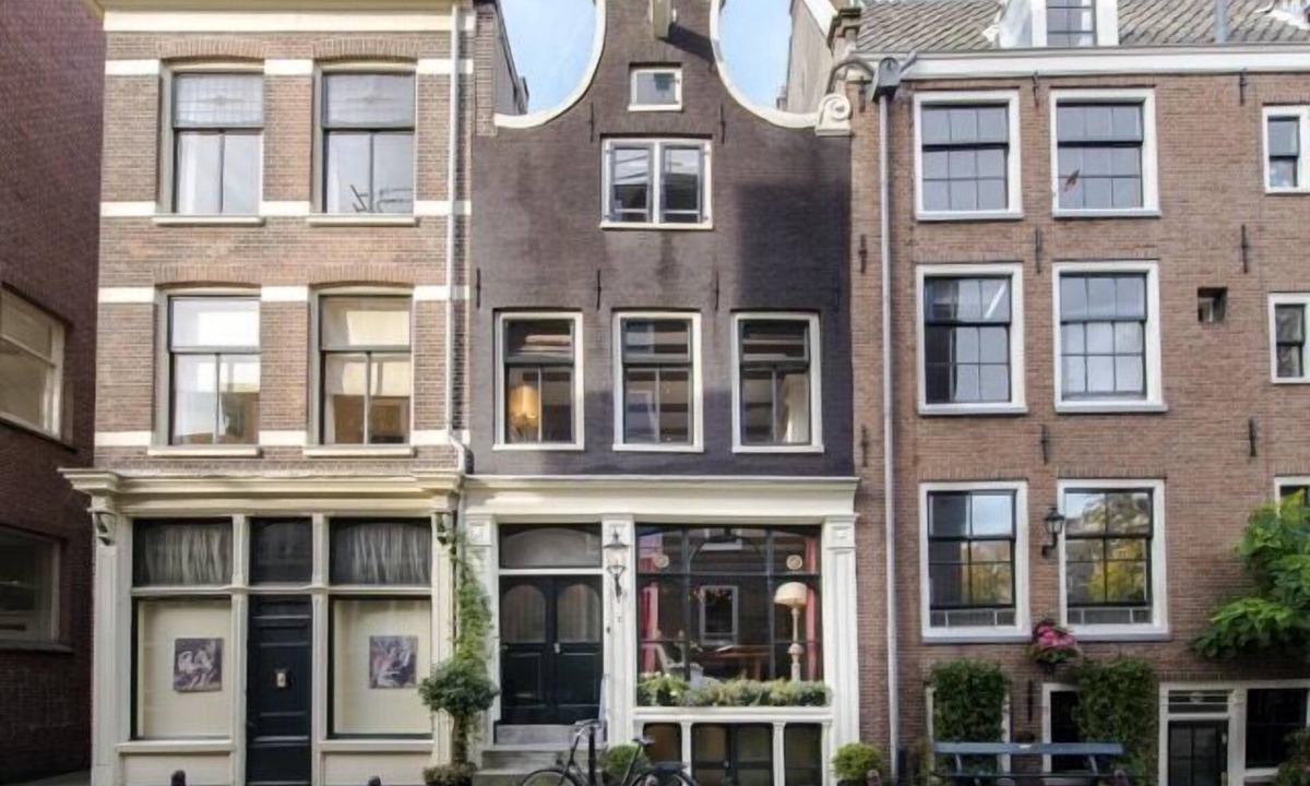 Jordaan House | Picture perfect 1650 house overlooking Prinsengracht canal - luxury with charm