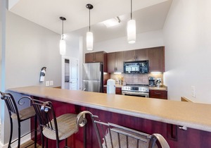 Convenient & Homey Condo w/Free WiFi & Gas Grill - Walk to Blue Mountain Village in The Blue Mountains