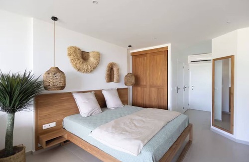 Anse Marcel Hotel | Anse Marcel Beachfront Getaway: Stylish Suite with Kitchen and Living Area