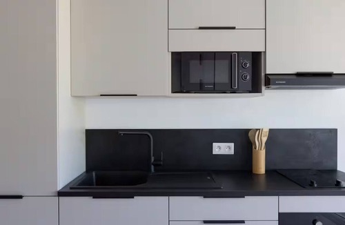 Anse Marcel Hotel | Anse Marcel Beachfront Bliss: Modern Suite with Balcony and Garden View