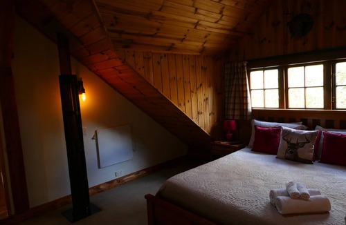 Raetihi Cabin | Authentic Canadian log house with the view of Mount Ruapehu