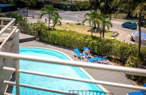Marigot Apartment | Beachfront Condo with Pool View & Private Beach Access