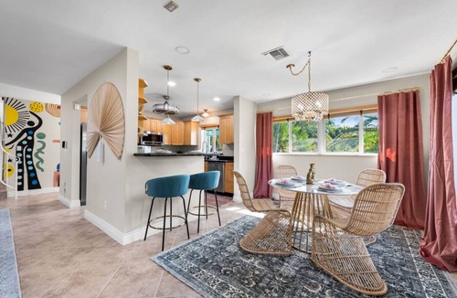 South Corals House | Boho Chic Villa I Pool & Spa I Game room Retreat and Private Cinema I EV charger