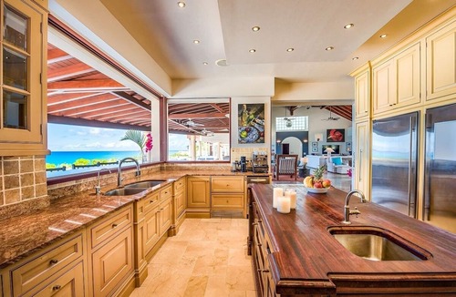 Plum Bay Villa | Casa de la Playa (3/5 Rooms)