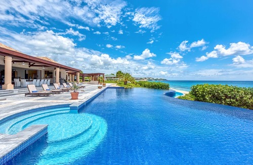 Plum Bay Villa | Casa de la Playa (3/5 Rooms)