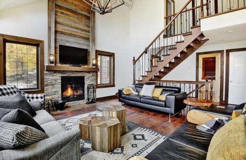 Stoneham Ski Chalet | Chalet 27 Chemin Blanc by Les Chalets Alpins