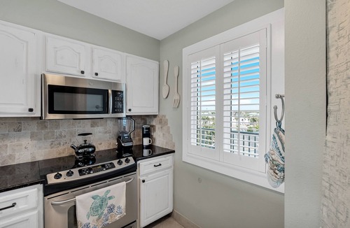 Holiday Isle Condo | "Coastal Dream” – Fun, Views & Loaded Amenities!