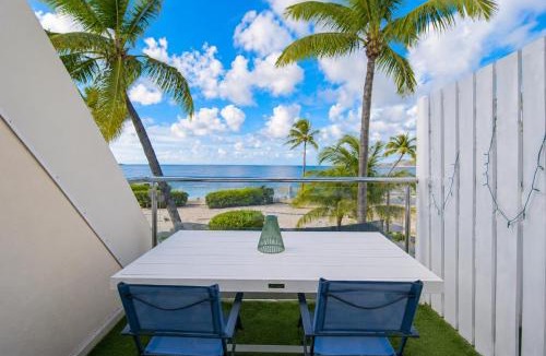 Nettle Bay Apartment | Deja Blue - Comfortable Beachfront condo