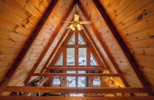 Jay House | Dog-Friendly A-Frame Fireplace · Fenced Yard · 4BR · 7mi to Whiteface