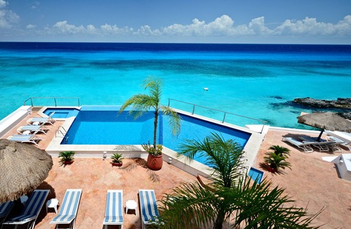 Zona Hotelera Norte Condo | Dramatic Oceanfront Condo with Double Master Suites