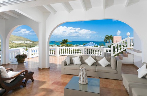 Orient Bay Villa | Homerez - Amazing villa 500 m away from the beach for 11 ppl. with swimming-pool