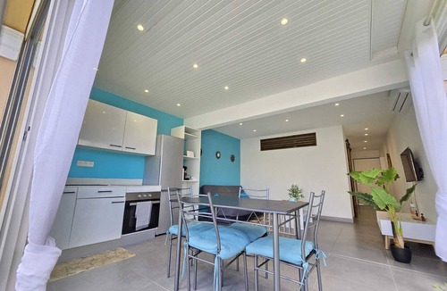 Nettle Bay Apartment | Homerez - Apartment Baie Nettlé