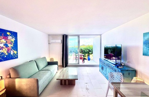 Orient Bay Apartment | Lounge chill ground floor 4 sleeps studio, pool 150 ‘ Orient Beach 200 ‘ !