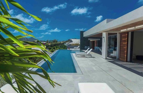 Orient Bay Villa | Luxury 5-Bedroom Villa Ô with Infinity Pool and Stunning Sea View