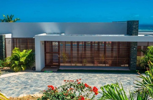 Orient Bay Villa | Luxury 5 - Bedroom Villa Ô with Infinity Pool & Ocean Views