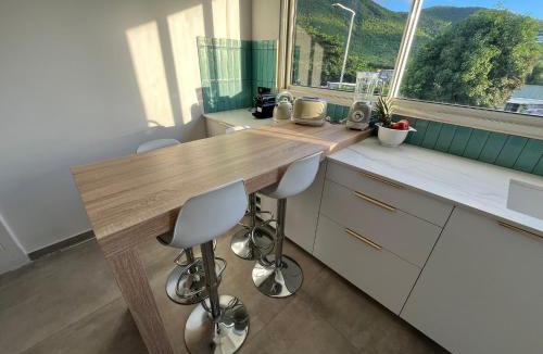 Grand Case Apartment | Modern Apartment in Beachfront residence - Hill view