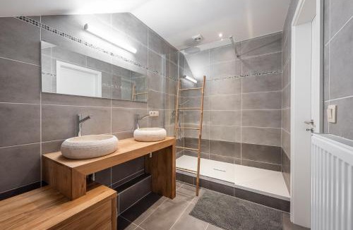 Louveigne House | Mossefat