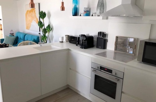 Nettle Bay House | On the beach, magnificent renovated apartment, secure residence with sea view swimming pools