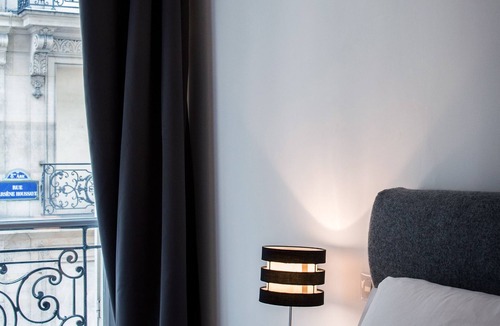 Faubourg-du-Roule Bed & Breakfast | Paris Square
