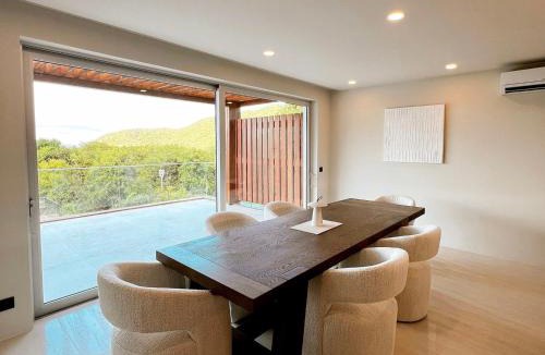 Anse Marcel Apartment | Penthouse 2 Niveaux avec Jacuzzi et Piscine à Anse Marcel - FR-1-734-65