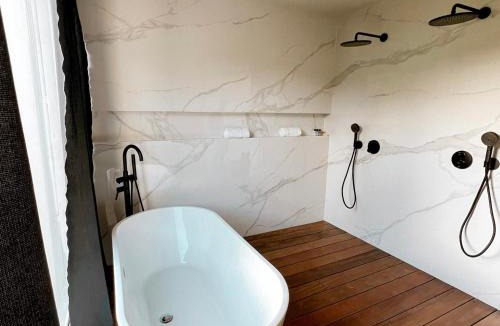 Anse Marcel Apartment | Penthouse 2 Niveaux avec Jacuzzi et Piscine à Anse Marcel - FR-1-734-65