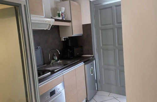 Rambaud Apartment | Renovated Studio with Terrace, 40m from Beach