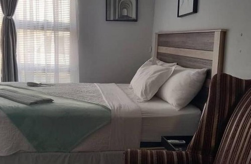 Francistown House | Serene Cottage