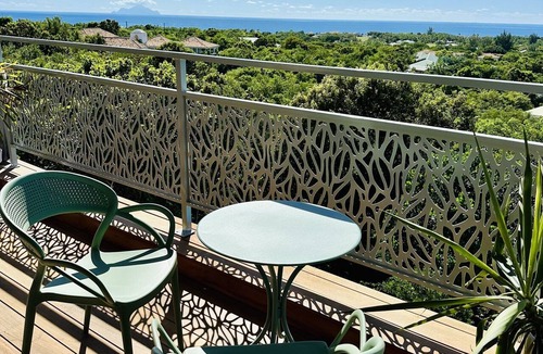 Plum Bay Condo | Starfruit Condo with ocean view in Kombawa Domaine