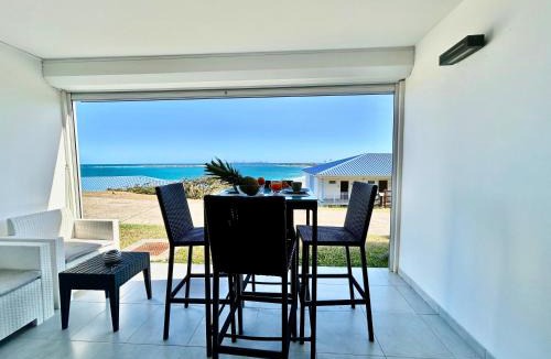 Orient Bay Apartment | Studio Tana, magnifique vue mer