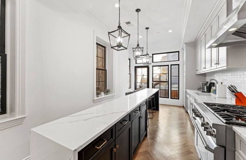 Bloomingdale House | The Lincoln | Entire 7BR DC Rowhome | Sleeps 14