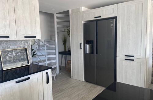 Nettle Bay House | Until 6 people, 2 spacious bedrooms, front of the sea, pools tennis parking BBQ