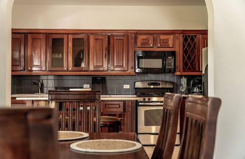 Orient Bay Villa | Unforgettable 2-bedroom Private Residence - WiFi, AC in enchanting Mont Vernon