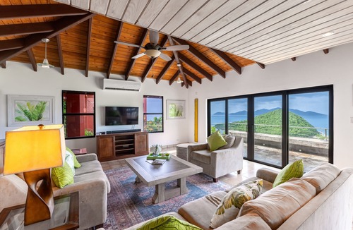 Leonards Villa | Paradiso Ocean View. A perfect getaway. 10 mins drive to Smugglers Cove Beach.