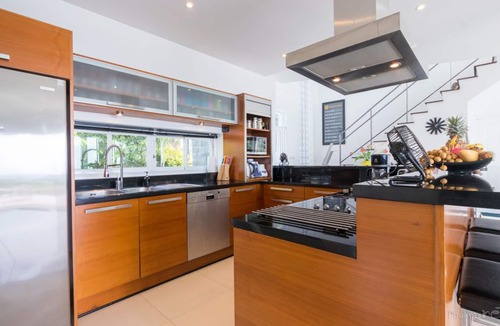 Kata Villa | Villa Ginborn amazing 5-Bedroom Pool Villa w Seaview – 5 Minutes to Kata Beach