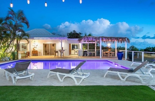 Les Terres Basses Villa | Villa Jacaranda by Fantasia Villas