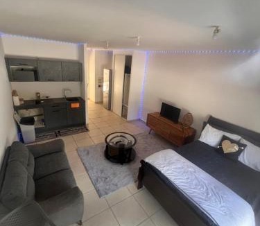 Cul de Sac Apartment | Waterfront