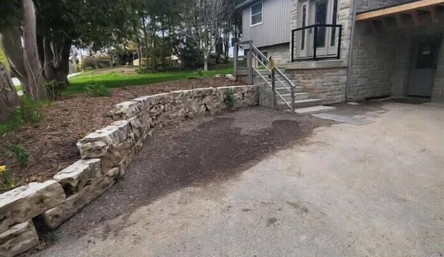 2 bedroom apartment close to downtown Elora, Pet Friendly. in Elora