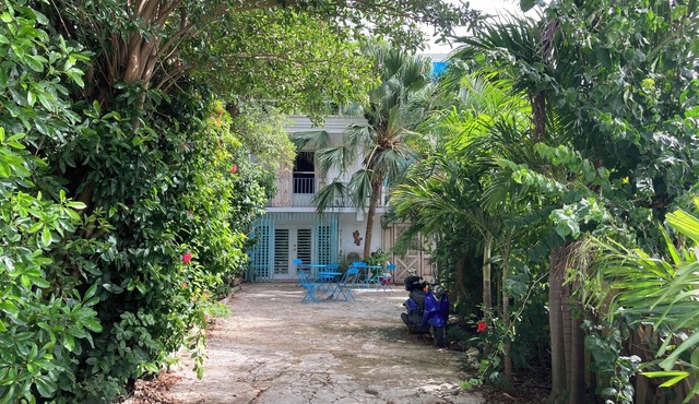2-bedroom apartment in Culebra, wrap around porch and roof deck with ocean view! in Culebra