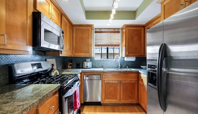 2Bed 2bath Quiet Comfortable 10671 Wilkins Westwood Westside Condo in Los Angeles