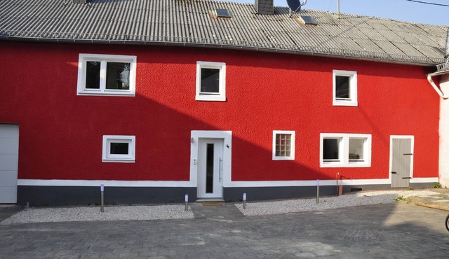 5 minutes from the Nürburgring. Farmhouse with 8 sleeping places. in Reimerath